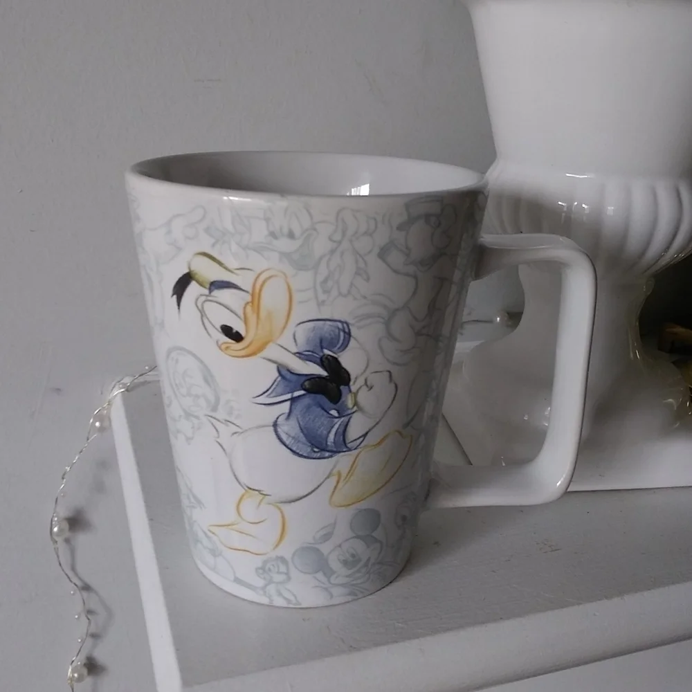 Walt Disney‎ store Donald Duck Sketches coffee mug